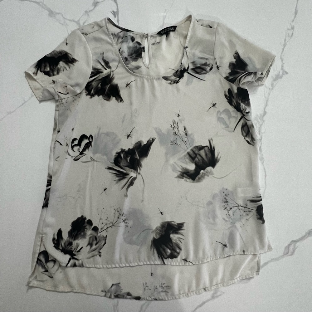 Express floral top size medium
